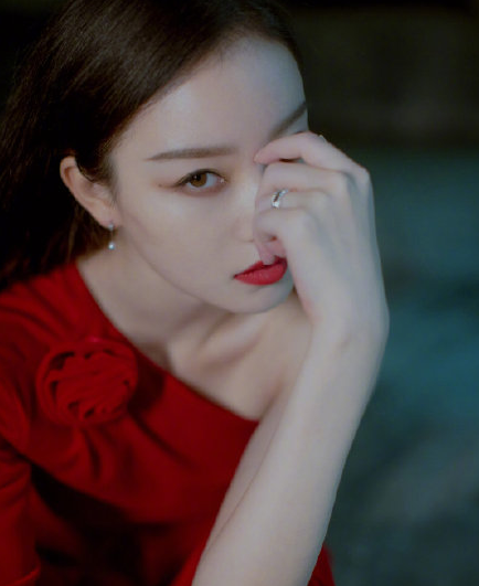 女生绝美的红唇妆太诱人,热巴娜扎三吉彩花各有各的美