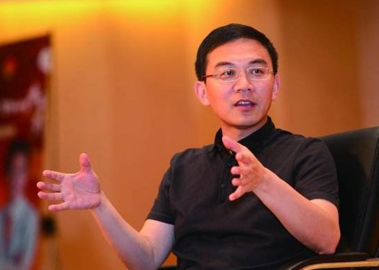 48岁央视男主持退出4年，却因酒驾锒铛入狱，如今老了好多！