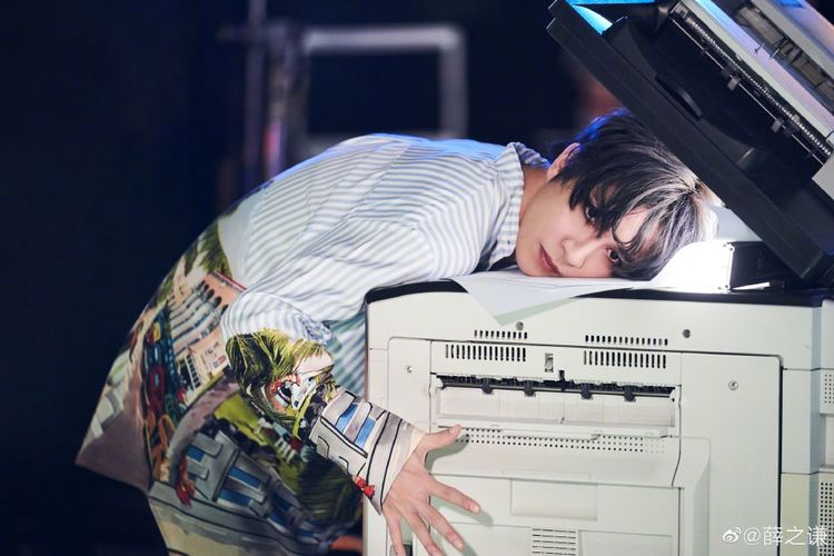 摄影师张梁胜诉，薛之谦人设崩塌再添锤，曾晒证据力挺李雨桐