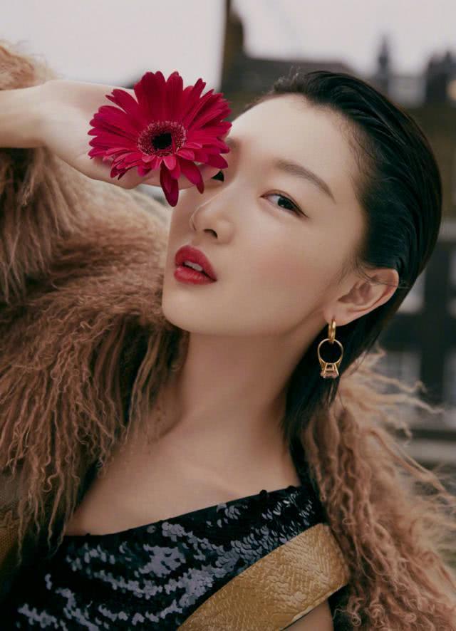 周冬雨惊艳伦敦时装周,小个子穿出了1米八的气场