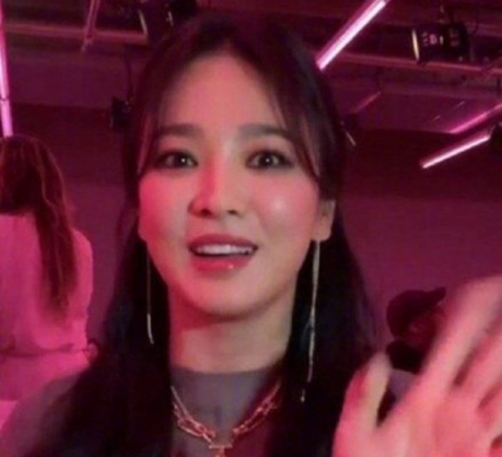 宋慧乔定居纽约？中秋没回家，工作也暂停，疑似被宋仲基伤得太深