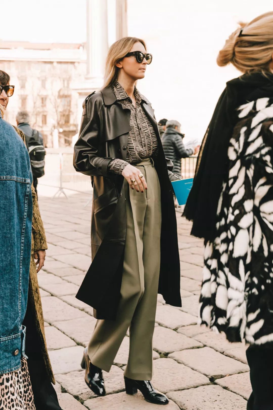 风衣搭配阔腿裤,今秋街拍最潮百搭cp!!!