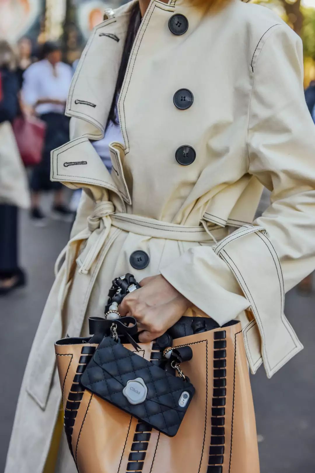 风衣搭配阔腿裤,今秋街拍最潮百搭cp!!!