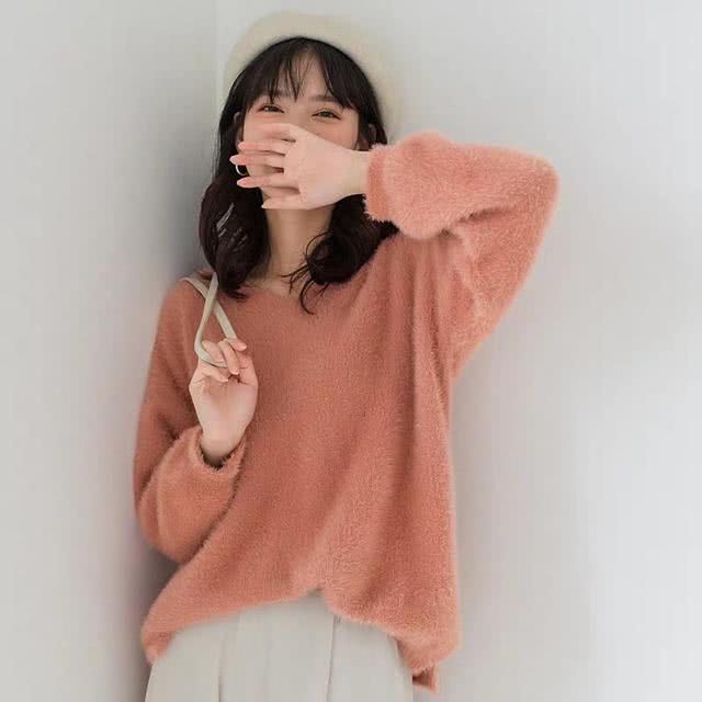 秋天怎么穿？用纯色毛衣温暖你的衣橱