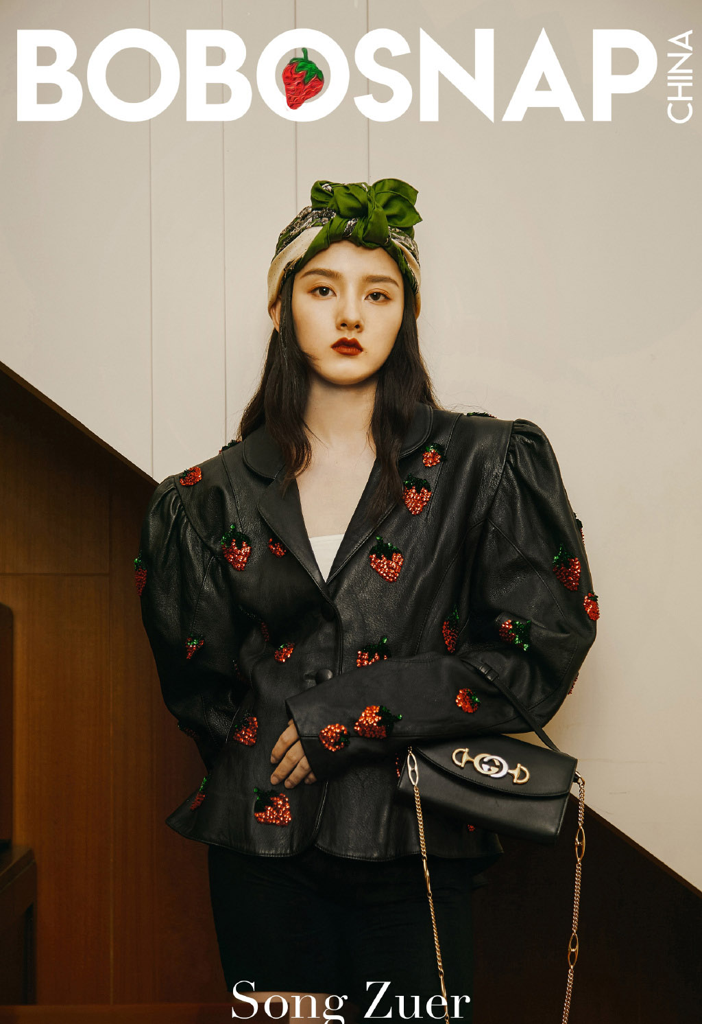 宋祖儿黑衣绿色头巾复古时尚大片写真