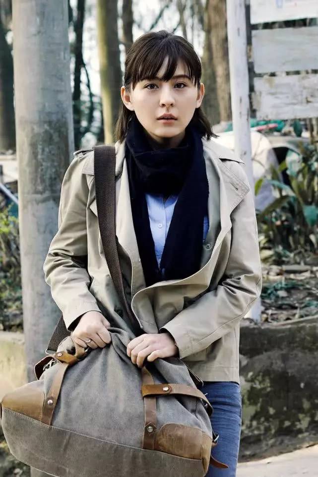 网友质疑热依扎炒作 本人怒怼:如果热搜是自己买的,出门被车撞
