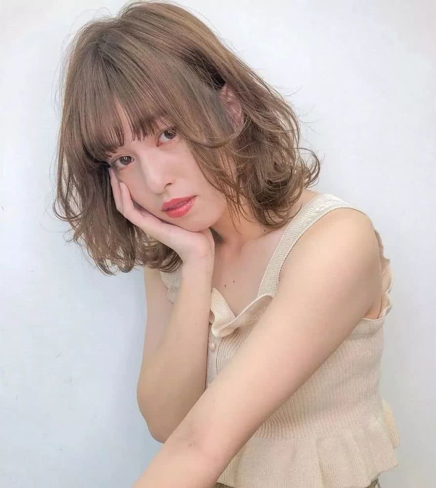 慵懒短卷发，打造属于你的“高级脸”