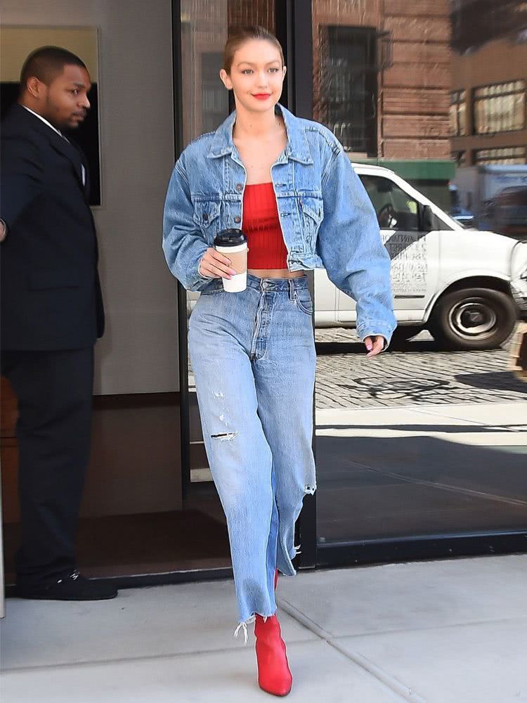 秋天不做“中性色”女孩,看欧美街拍机智亮色教你时尚过秋