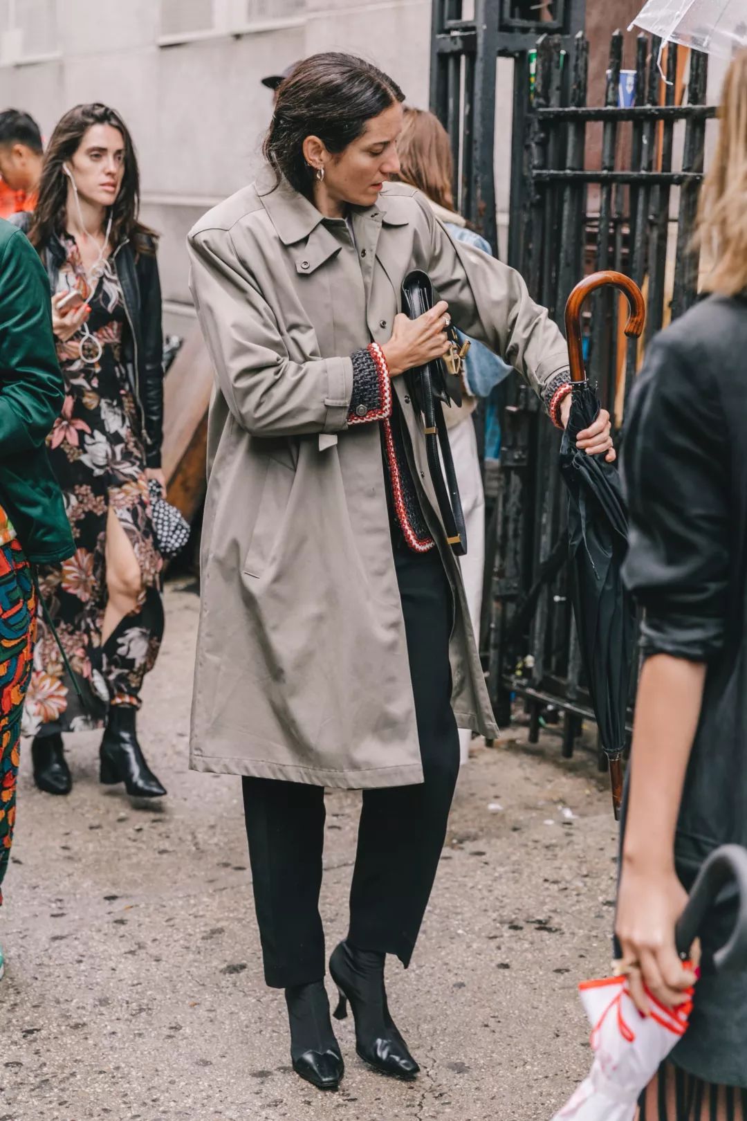 风衣搭配阔腿裤,今秋街拍最潮百搭cp!!!