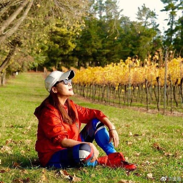 那英出道时她已爆火,一夜之间从歌坛消失,53岁田震近况如何?