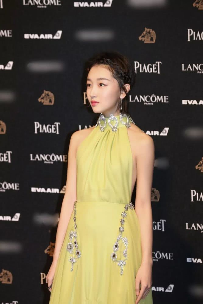 马思纯和周冬雨的短发灵感超完美,你只要学会一种就可以了