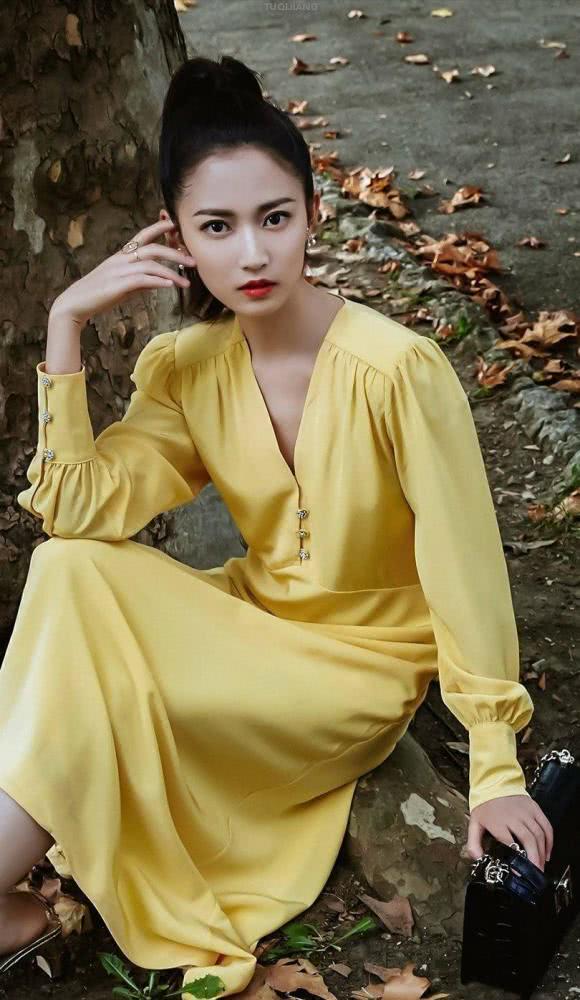 陈钰琪套装精致民族优雅休闲清爽，演绎别致的时髦感