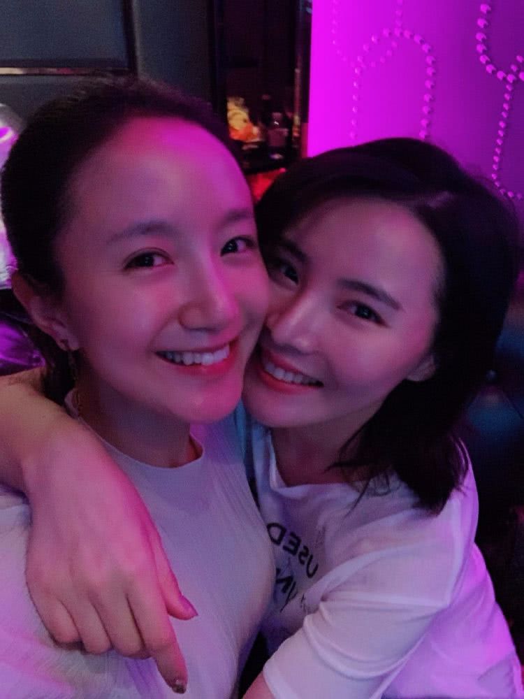 李倩35岁了还是一张娃娃脸,网友发现痣不见了?