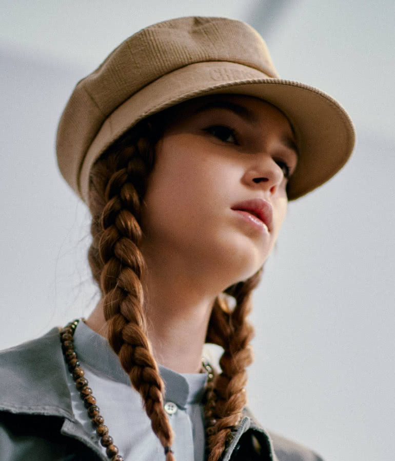 解锁巴黎时装周潮流妆容:水蜜桃气色妆、大地色法式眼影