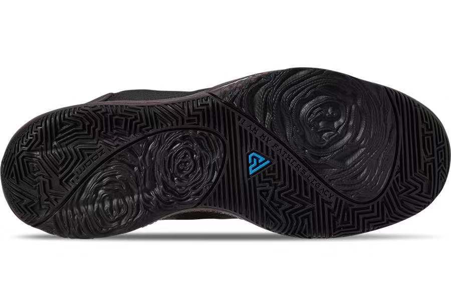 全息反勾 Swoosh ！字母哥 Zoom Freak 1 全新配色本周登场！