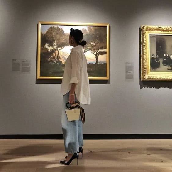 看展穿什么?这些穿搭指南让你打卡照和别人不一样