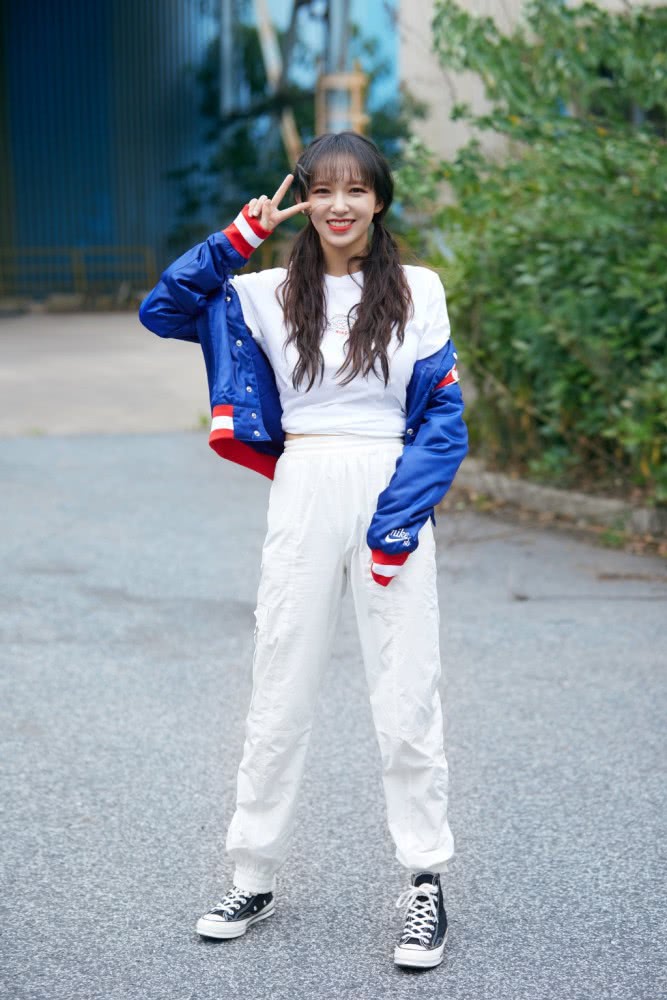 程潇穿修身上衣配高腰裤,未修图都美呆了