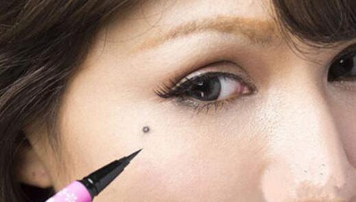 韩国眼角痣妆怎么化 简单4步轻松搞定