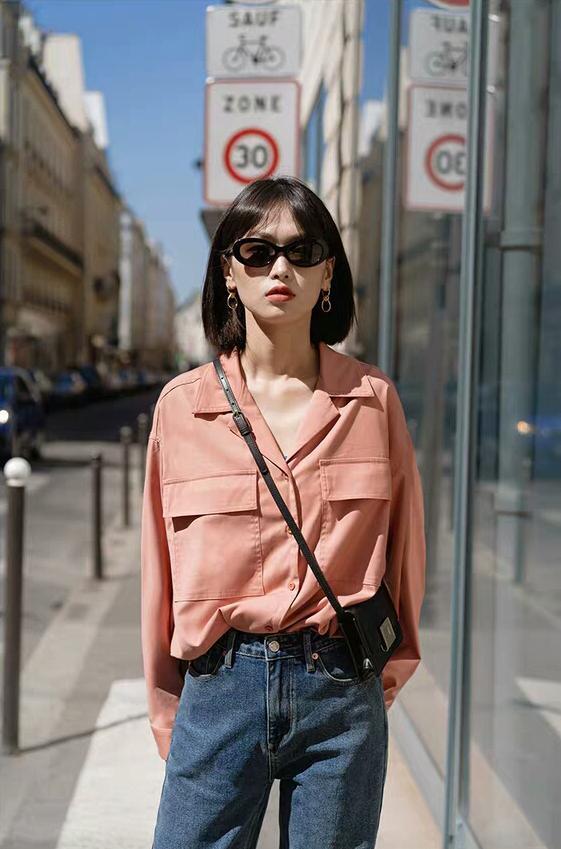 天冷了，脱下短袖穿让气质显白的衬衫吧！肤黄的女人穿特别美