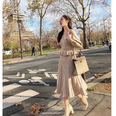 腿粗胯部大就别再穿裤装了,秋冬款半身裙才适合你,显瘦又优雅