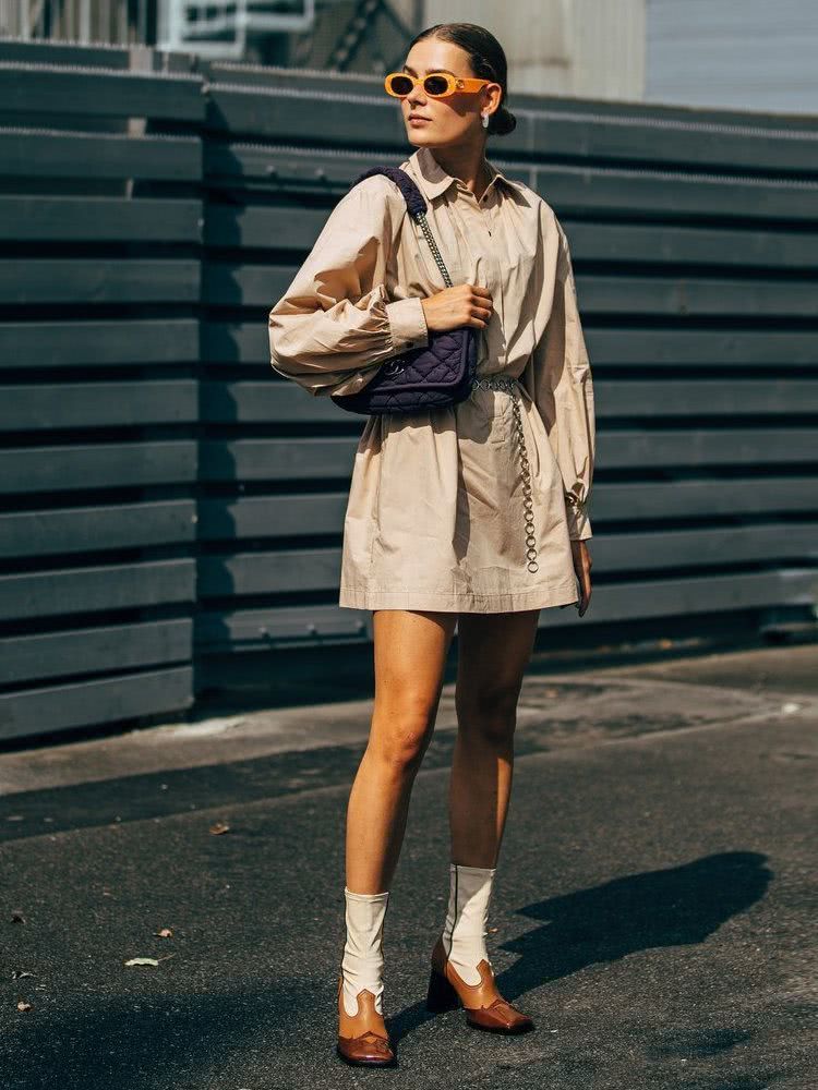 秋天不做“中性色”女孩,看欧美街拍机智亮色教你时尚过秋