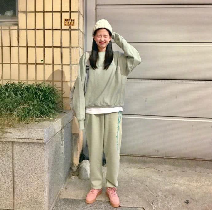 女人服装搭配风格要多变，混搭风成为穿搭新风尚