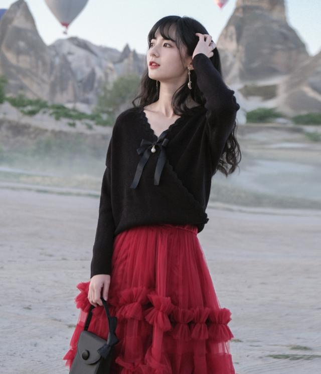 秋天怎么穿？用纯色毛衣温暖你的衣橱