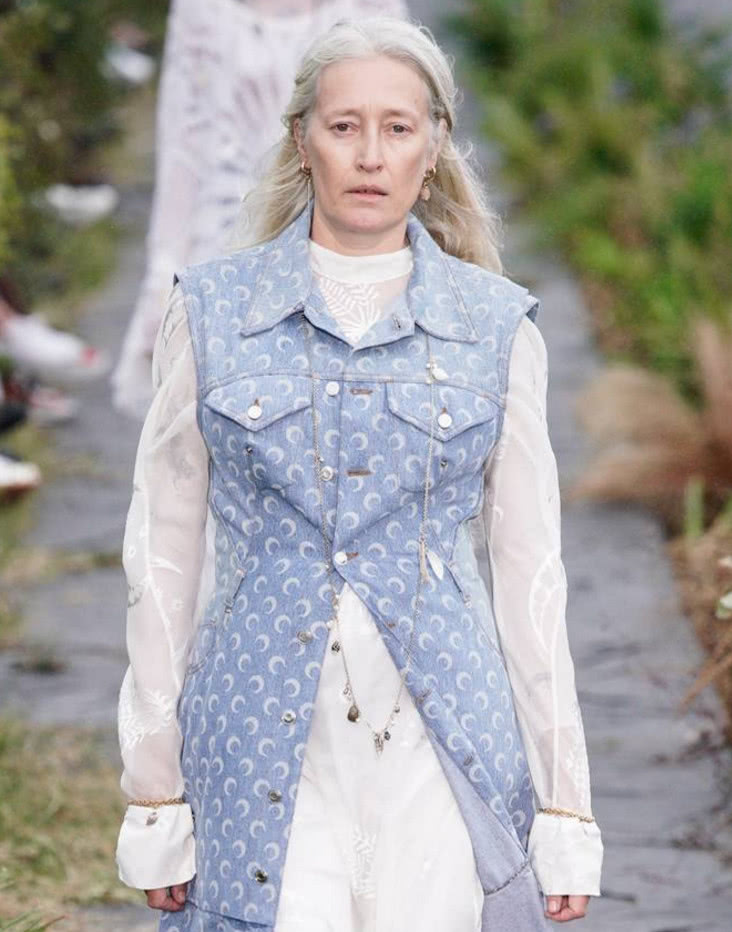 解锁巴黎时装周潮流妆容:水蜜桃气色妆、大地色法式眼影