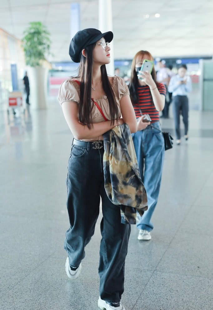 程潇穿修身上衣配高腰裤,未修图都美呆了