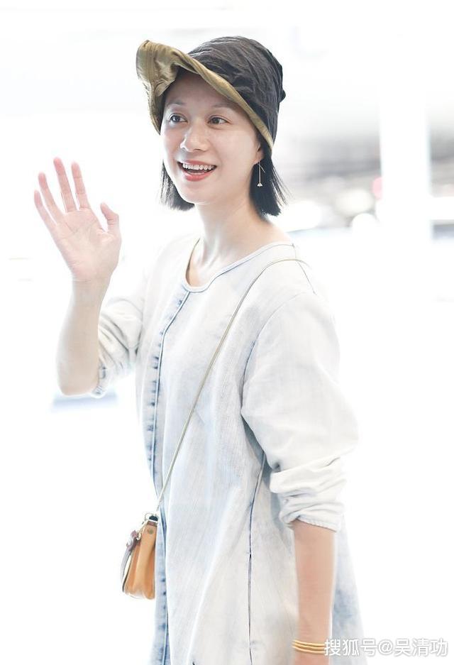 周涛和倪虹洁素颜亮相,比穿泳装的张檬、穿时装的baby活得潇洒