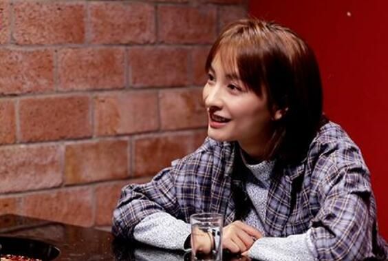 吴昕很委屈,节目中因卖礼物一事向钟汉良道歉,被网友质疑蹭热度