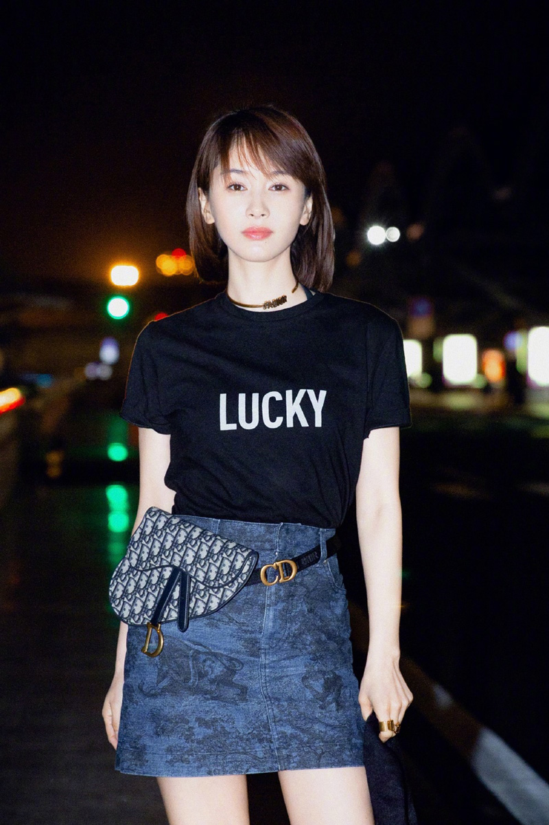 王子文夏季清爽率性时尚街拍图片