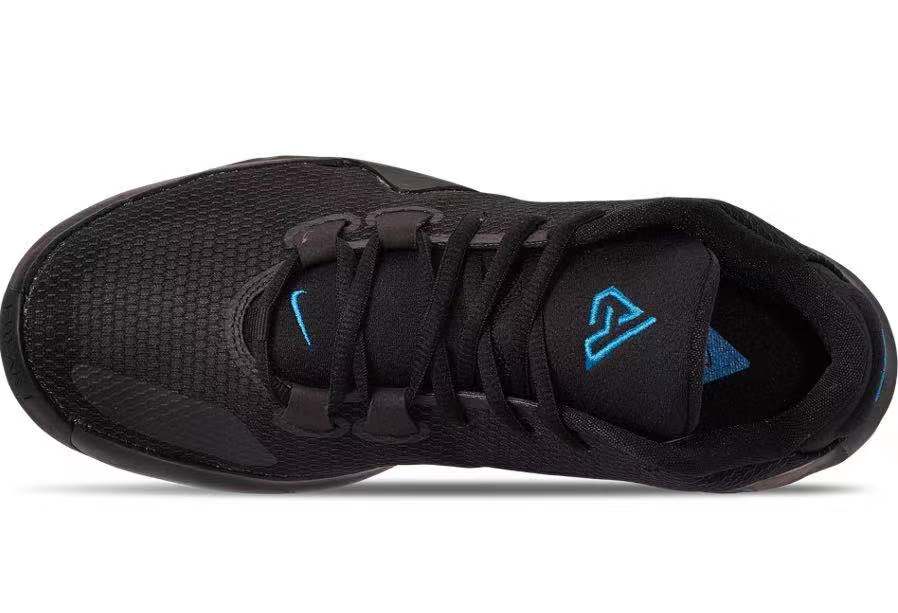 全息反勾 Swoosh ！字母哥 Zoom Freak 1 全新配色本周登场！