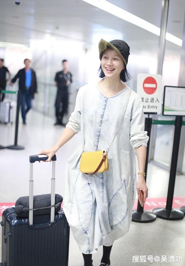 周涛和倪虹洁素颜亮相,比穿泳装的张檬、穿时装的baby活得潇洒