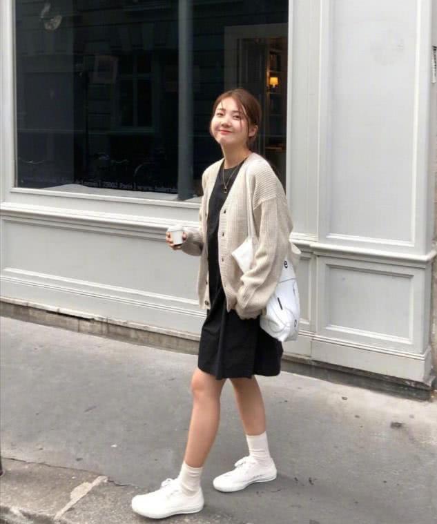 女人服装搭配风格要多变，混搭风成为穿搭新风尚