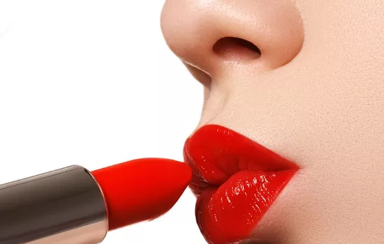 唇彩和口红先涂哪个