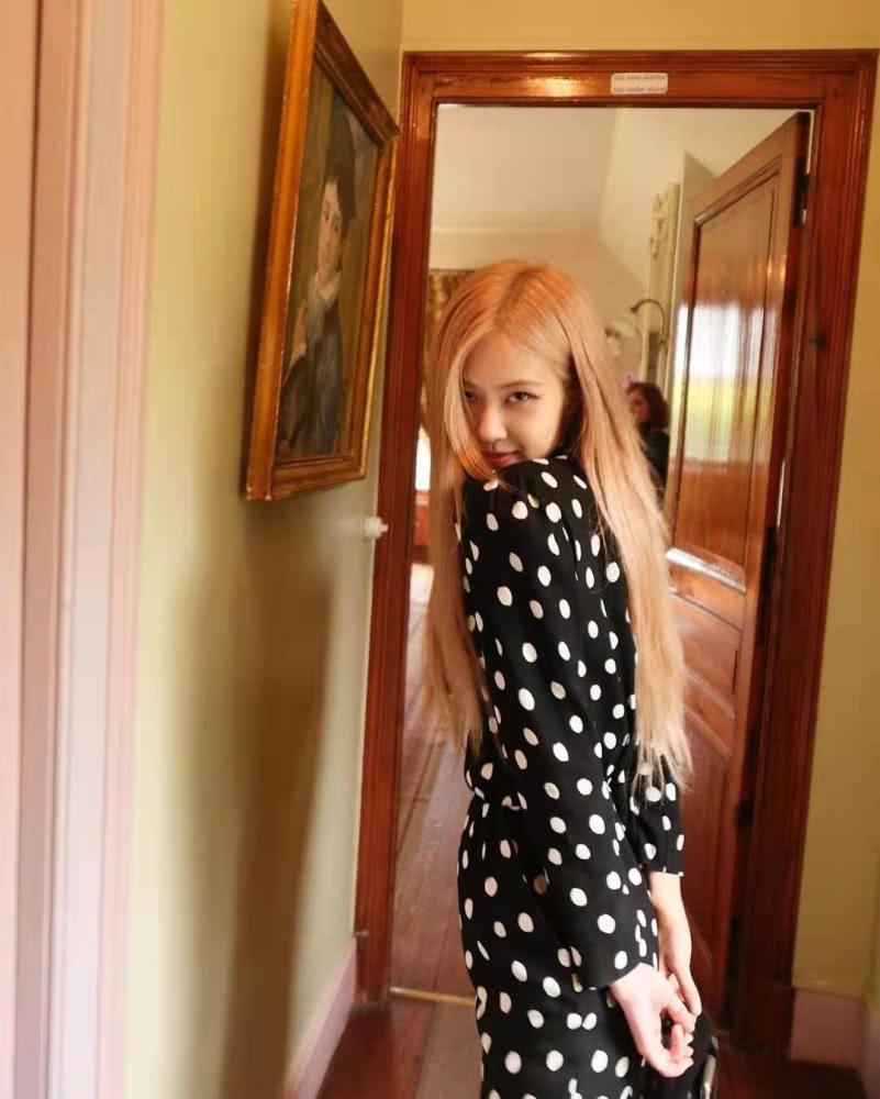 朴彩英晒照秀身材,击败Lisa成全团最瘦,脸却输给了金智妮