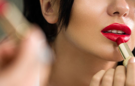 唇彩和口红先涂哪个