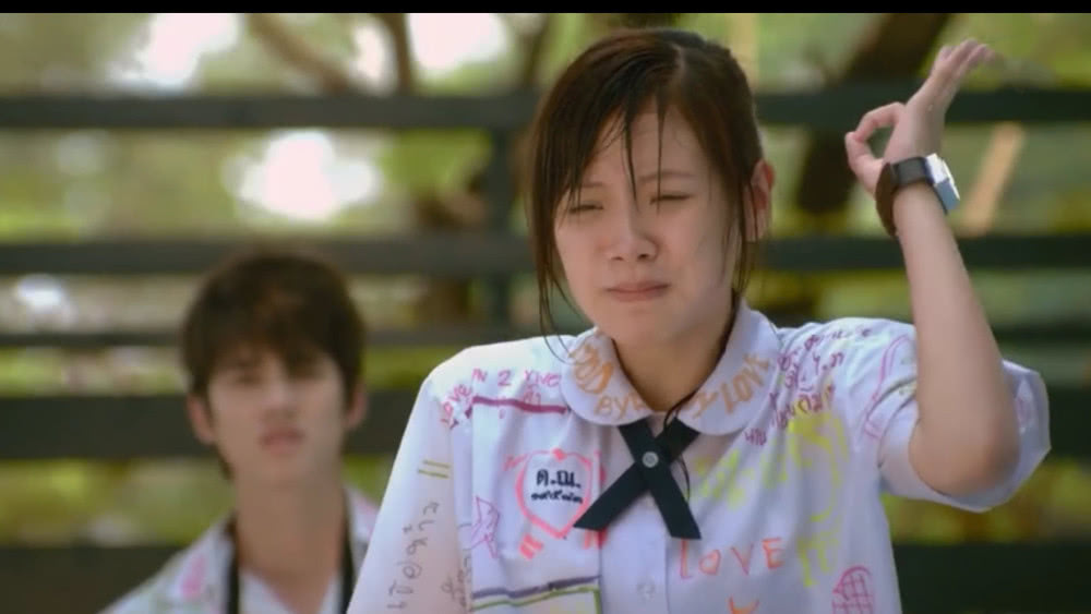 《初恋这件小事》小水,深V上衣搭配阔腿裤美出新高度