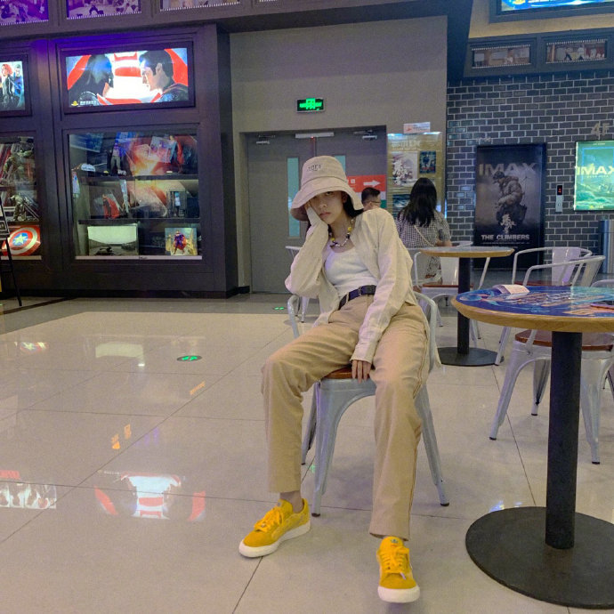 俏皮又时尚的男孩儿风！Baby秀“小鸟腿”，宋妍霏娜娜太霸气