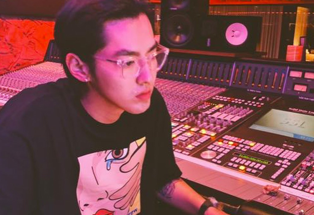 吴亦凡神颜再现,这次上脚AJ什么球鞋?