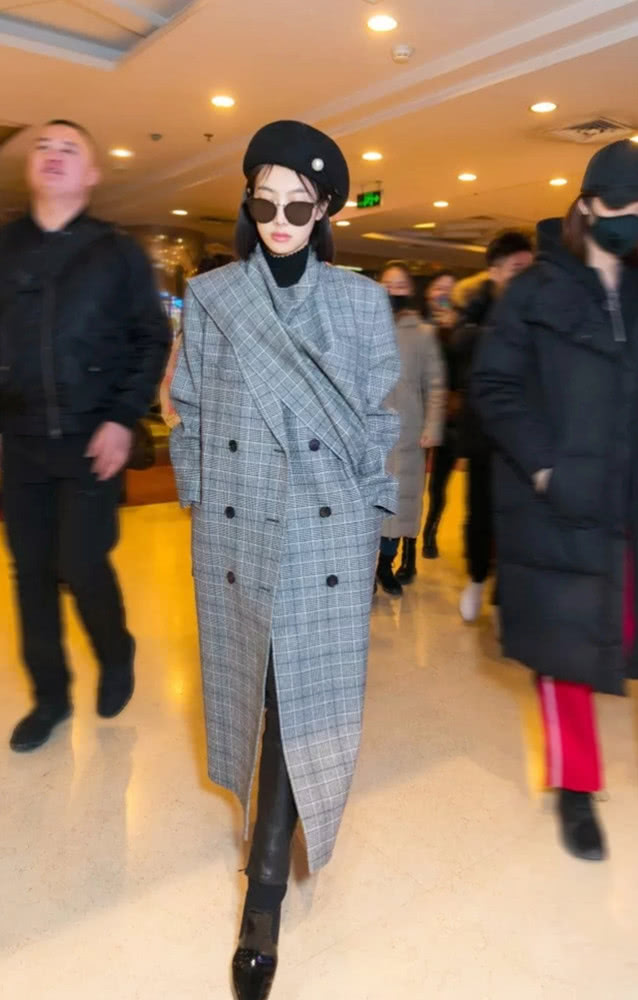 拉风的风衣太适合这个秋天了，演绎帅气休闲范