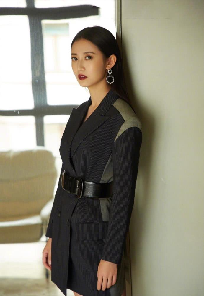 陈钰琪套装精致民族优雅休闲清爽，演绎别致的时髦感