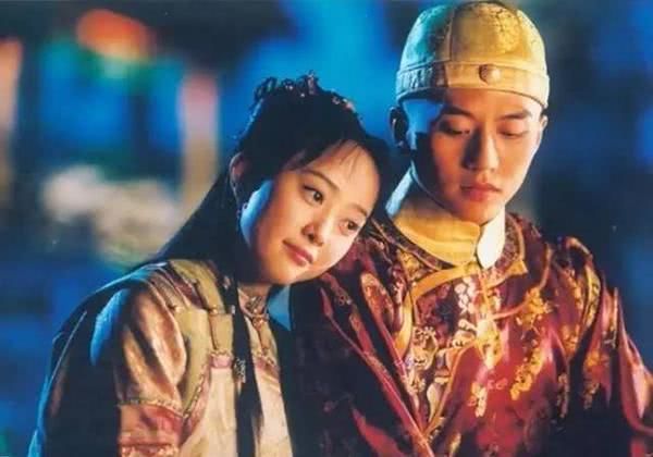 她出道得张国立力捧,和邓超青梅竹马,今低调嫁央视一哥美成仙女