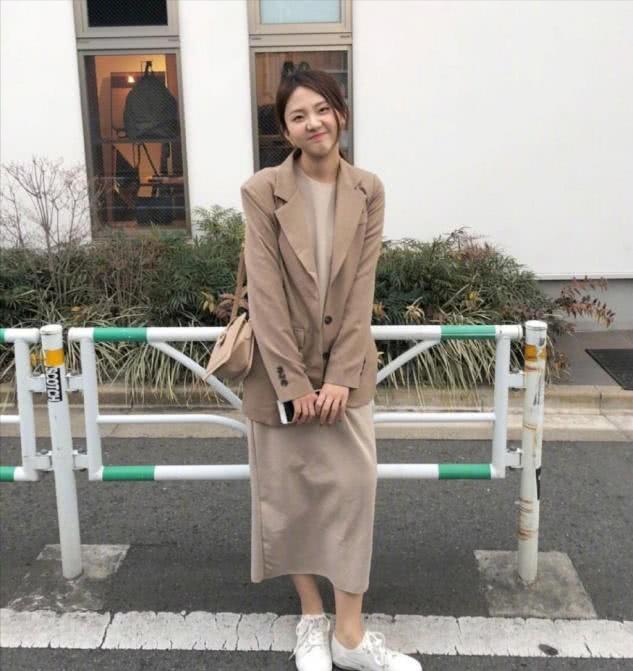 女人服装搭配风格要多变，混搭风成为穿搭新风尚