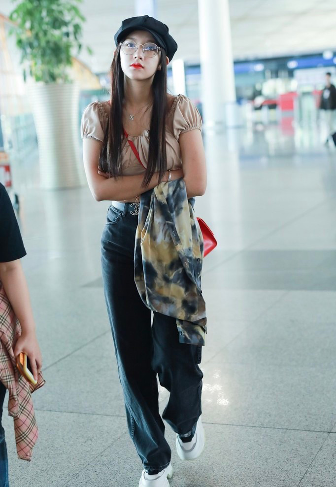 程潇穿修身上衣配高腰裤,未修图都美呆了