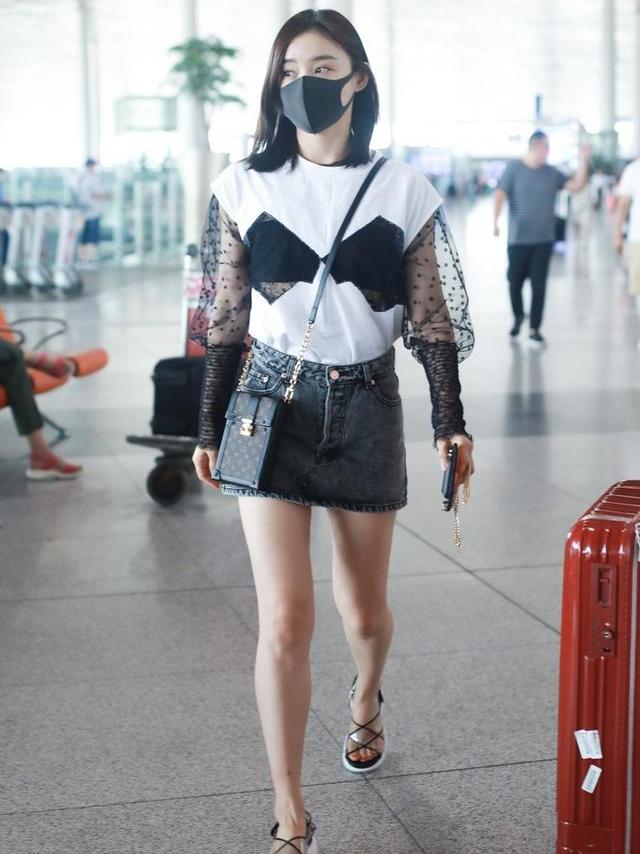 柳岩最新造型换画风，从省布料的熟女到扮嫩学生妹，但她真不适合