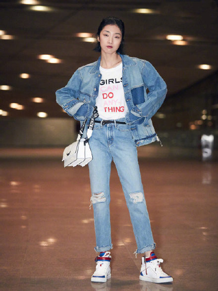 俏皮又时尚的男孩儿风！Baby秀“小鸟腿”，宋妍霏娜娜太霸气