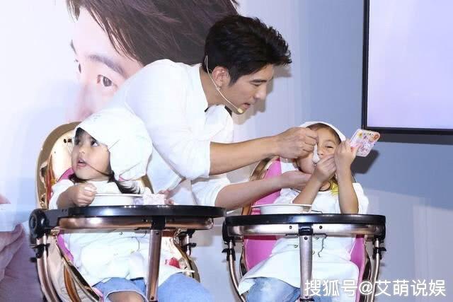 修杰楷为女儿咘咘波妞炖乌鸡汤,趁贾静雯不在,一家三口享受美味