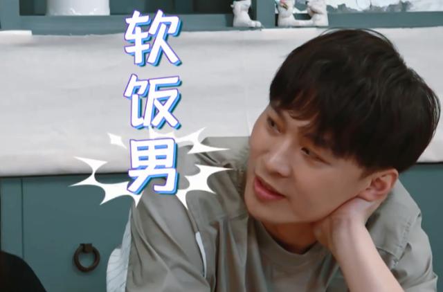 郑爽不满男友买的新衣服,张恒摆臭脸,这段恋情又“悬”了!